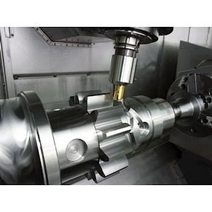 Токарно-фрезеровальный станок CTX gamma 3000 TC компании DMG с возможностью фрезерования одновременно на 5 осях  
