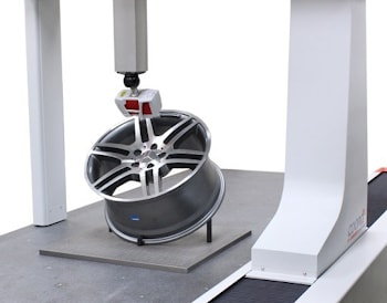 Expert CMM интегрирует сенсорный зонд и лазерный сканер  