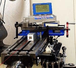 Двухосный инструмент лазерной выверки Microgage от Pinpoint Laser Systems  