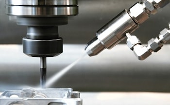Одновременное смазывание, охлаждение и очистка с помощью углекислотных кристаллов  