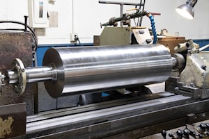 Промышленное прецизионное шлифование позволяет получить металлическую заготовку в соответствии со спецификациями  