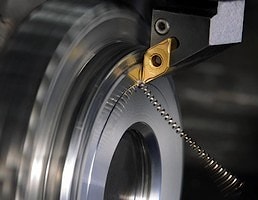 Геометрия пластин Sandvik Coromant повышает производительность обработки низкоуглеродистых сталей  